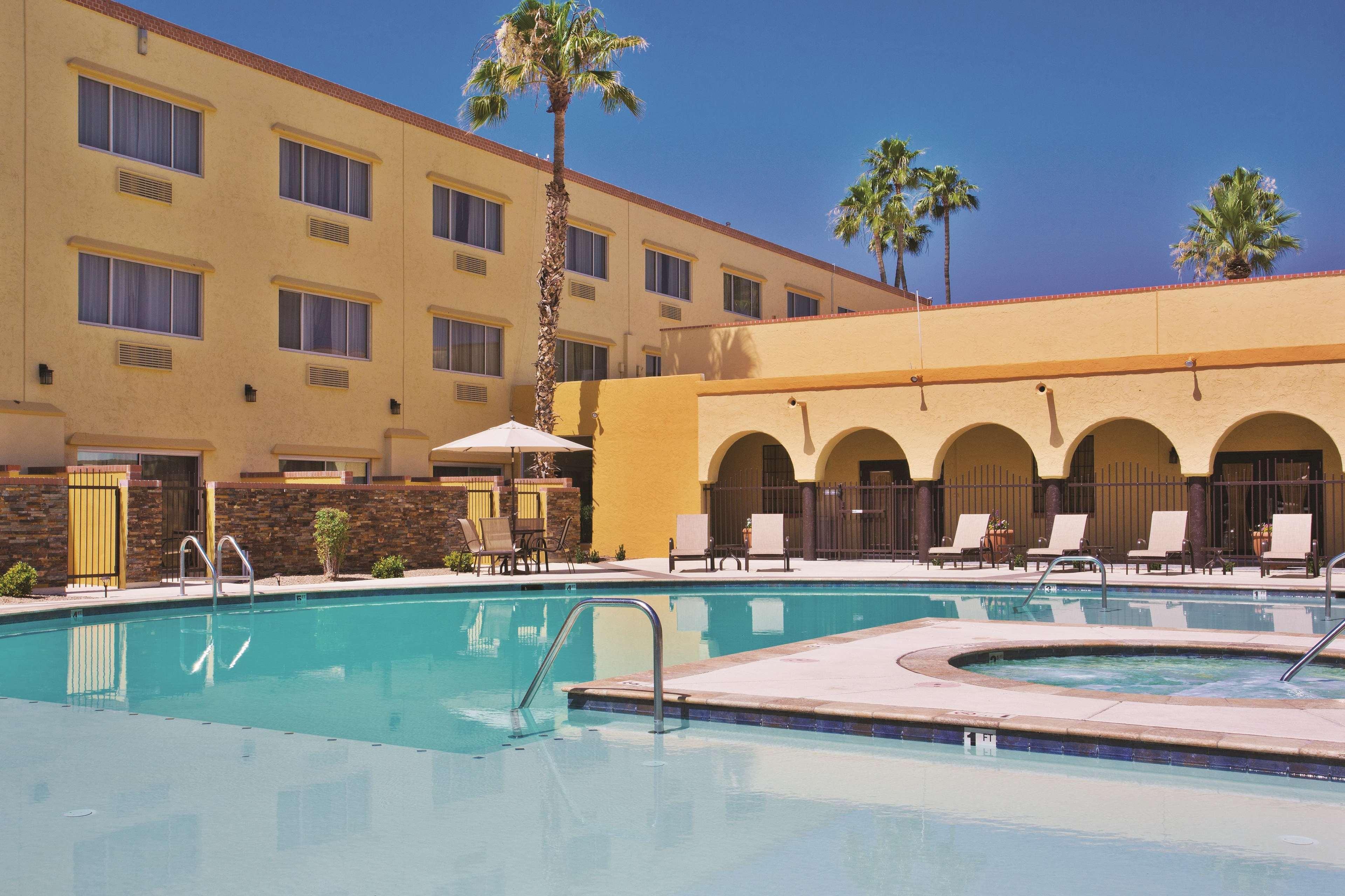 La Quinta By Wyndham Tucson - Reid Park Hotel Exterior photo